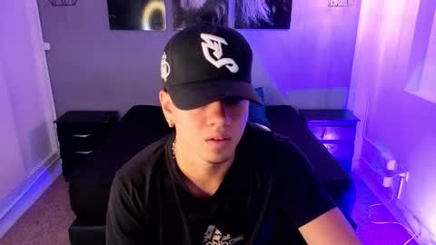 Erick  online show from April 22, 11:48 am