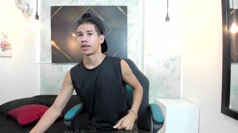 Snapshot of erick_zhimerman chatting on February 10, 5:14 am online show from February 10, 5:14 am