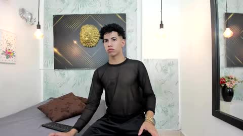 Snapshot of erick_zhimerman chatting on December 8, 3:32 am online show from December 8, 3:32 am