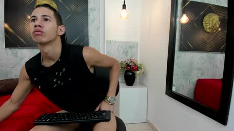 Snapshot of erick_zhimerman chatting on December 23, 4:01 am online show from December 23, 4:01 am