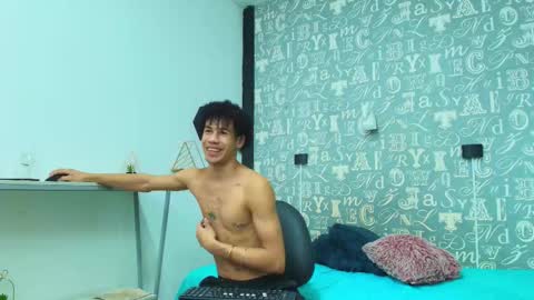 Snapshot of erick_zhimerman chatting on October 19, 5:01 am online show from October 19, 5:01 am