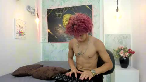 Snapshot of erick_zhimerman chatting on December 7, 3:14 am online show from December 7, 3:14 am