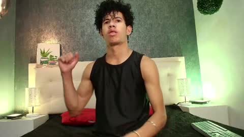 Snapshot of erick_zhimerman chatting on March 6, 3:35 am online show from March 6, 3:35 am