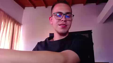 Snapshot of erik_rodriguez chatting on September 25, 9:46 pm Erik rodriguez online show from September 25, 9:46 pm