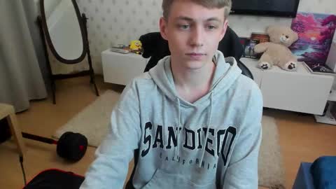 Max online show from December 22, 10:07 pm