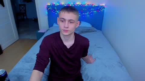 Max online show from December 20, 11:37 pm