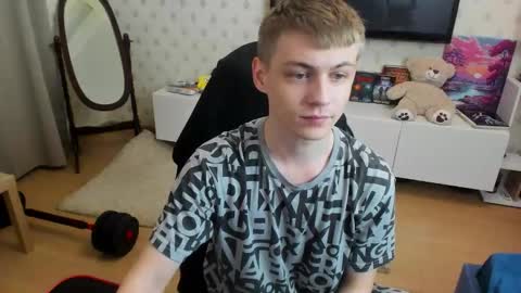 Max online show from December 19, 6:54 am