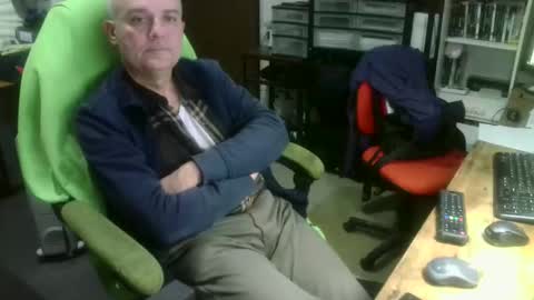 Snapshot of ernello chatting on October 31, 10:02 pm ernello online show from October 31, 10:02 pm