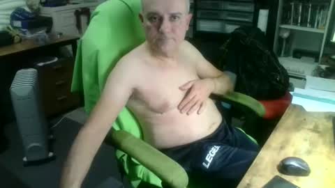 Snapshot of ernello chatting on October 13, 10:38 pm ernello online show from October 13, 10:38 pm