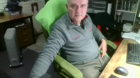 Snapshot of ernello chatting on October 28, 1:57 pm ernello online show from October 28, 1:57 pm