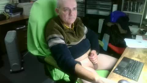 Snapshot of ernello chatting on October 16, 5:37 am ernello online show from October 16, 5:37 am