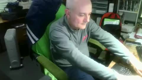 Snapshot of ernello chatting on November 1, 10:14 pm ernello online show from November 1, 10:14 pm