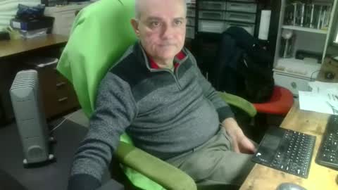 Snapshot of ernello chatting on October 20, 7:51 pm ernello online show from October 20, 7:51 pm