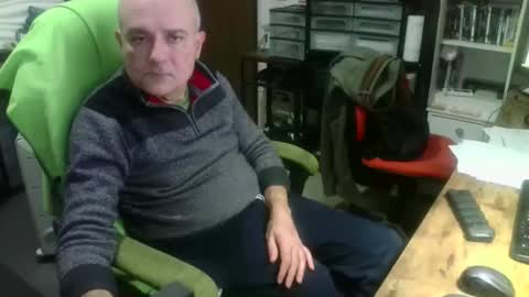 Snapshot of ernello chatting on October 21, 8:01 pm ernello online show from October 21, 8:01 pm