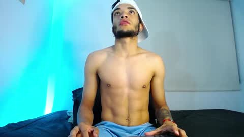 Snapshot of eros_chipre chatting on February 7, 3:24 am Eros online show from February 7, 3:24 am