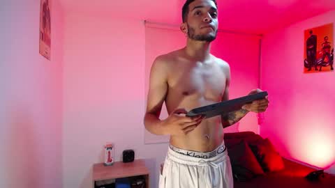 Snapshot of eros_chipre chatting on December 7, 4:53 am Eros online show from December 7, 4:53 am