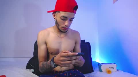 Snapshot of eros_chipre chatting on January 17, 5:00 am Eros online show from January 17, 5:00 am