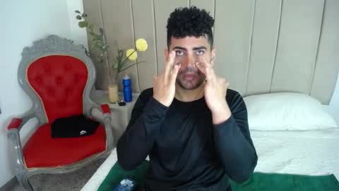 Snapshot of eros_kai chatting on October 21, 3:42 am Eros Kai online show from October 21, 3:42 am