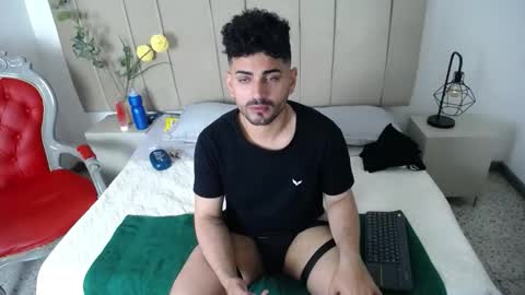 Snapshot of eros_kai chatting on October 28, 4:15 am Eros Kai online show from October 28, 4:15 am