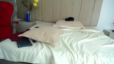 Snapshot of eros_kai chatting on October 18, 5:34 am Eros Kai online show from October 18, 5:34 am