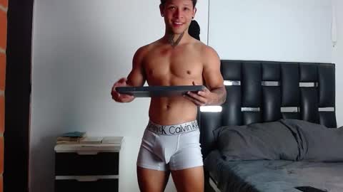 Snapshot of erosscott chatting on October 14, 3:52 pm Eros online show from October 14, 3:52 pm
