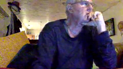 Snapshot of erostalk chatting on December 14, 1:28 am eros online show from December 14, 1:28 am