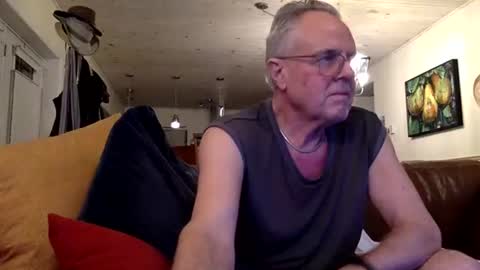 Snapshot of erostalk chatting on December 12, 2:37 am eros online show from December 12, 2:37 am
