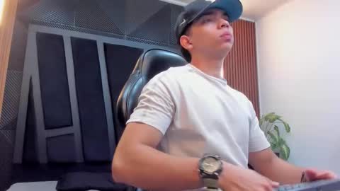 Snapshot of eryonbradley chatting on September 30, 11:25 am Eryon online show from September 30, 11:25 am