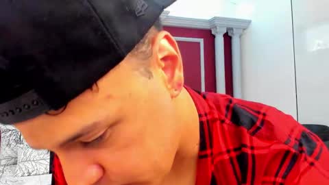 eryxmarlowe_ online show from November 5, 12:07 pm