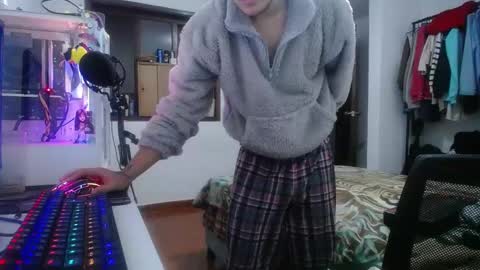 Snapshot of esjrobles chatting on January 22, 2:37 am Esteban online show from January 22, 2:37 am