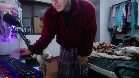Snapshot of esjrobles chatting on December 30, 3:03 am Esteban online show from December 30, 3:03 am