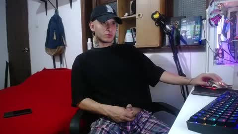 Snapshot of esjrobles chatting on February 25, 5:30 am Esteban online show from February 25, 5:30 am