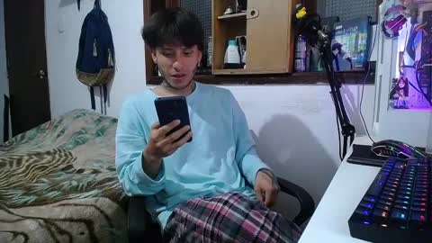 Snapshot of esjrobles chatting on March 4, 3:22 am Esteban online show from March 4, 3:22 am