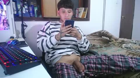 Snapshot of esjrobles chatting on December 14, 4:23 am Esteban online show from December 14, 4:23 am