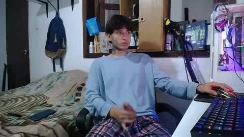 Snapshot of esjrobles chatting on February 28, 6:41 pm Esteban online show from February 28, 6:41 pm