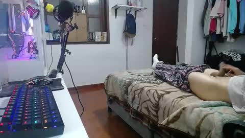 Snapshot of esjrobles chatting on January 24, 3:00 am Esteban online show from January 24, 3:00 am