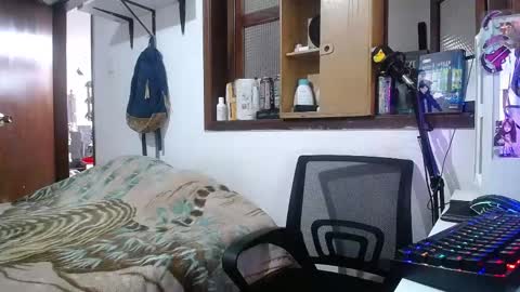 Snapshot of esjrobles chatting on February 23, 3:26 pm Esteban online show from February 23, 3:26 pm