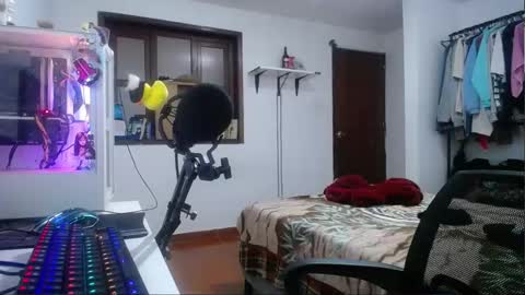 Snapshot of esjrobles chatting on December 29, 1:49 pm Esteban online show from December 29, 1:49 pm