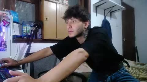 Snapshot of esjrobles chatting on February 11, 3:18 am Esteban online show from February 11, 3:18 am