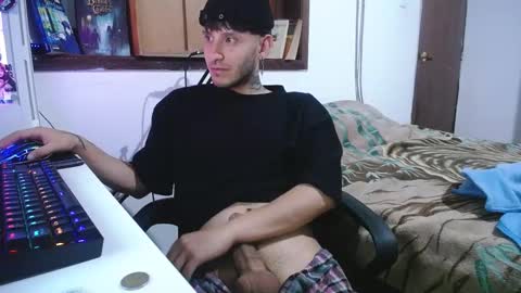 Snapshot of esjrobles chatting on December 5, 4:31 am Esteban online show from December 5, 4:31 am