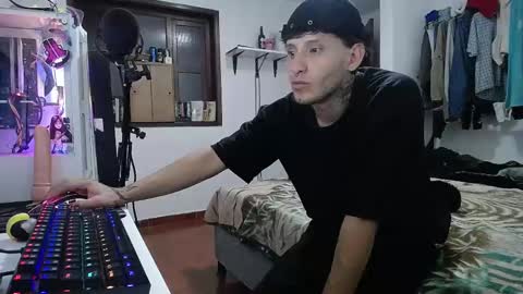 Snapshot of esjrobles chatting on January 19, 2:15 am Esteban online show from January 19, 2:15 am