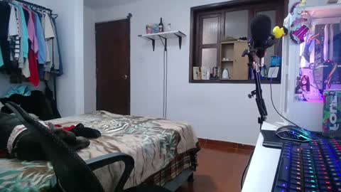Snapshot of esjrobles chatting on December 26, 2:55 am Esteban online show from December 26, 2:55 am