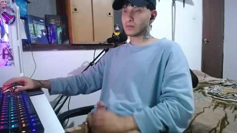 Snapshot of esjrobles chatting on December 23, 9:05 am Esteban online show from December 23, 9:05 am