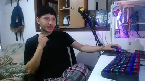 Snapshot of esjrobles chatting on February 26, 8:09 pm Esteban online show from February 26, 8:09 pm