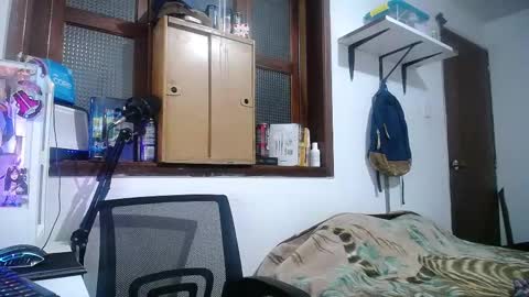 Snapshot of esjrobles chatting on February 10, 4:08 am Esteban online show from February 10, 4:08 am