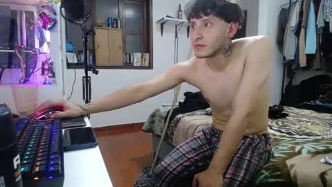 Snapshot of esjrobles chatting on January 13, 2:28 am Esteban online show from January 13, 2:28 am