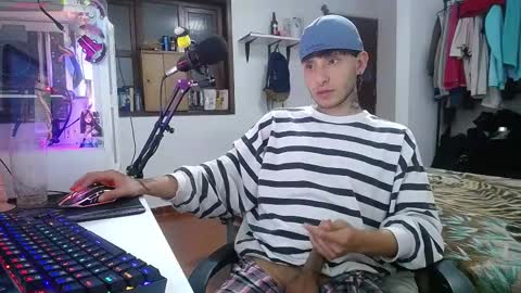 Snapshot of esjrobles chatting on January 23, 6:39 am Esteban online show from January 23, 6:39 am