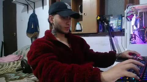 Snapshot of esjrobles chatting on February 24, 1:35 am Esteban online show from February 24, 1:35 am