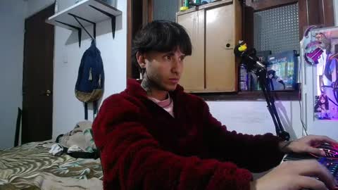 Snapshot of esjrobles chatting on March 7, 12:48 am Esteban online show from March 7, 12:48 am