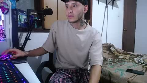 Snapshot of esjrobles chatting on December 17, 2:55 am Esteban online show from December 17, 2:55 am